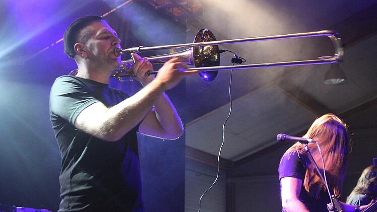 Heavy Metal und Posaune? Manche Bands haben eigenwillige Instrumentierungen.
