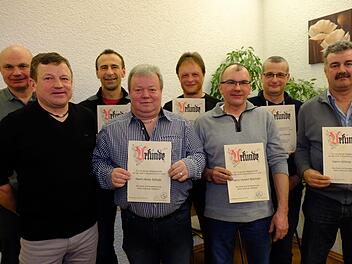 Vorsitzender Stefan Zülch (von links) und dessen Stellvertreter Andreas Büchner gratulierten zur 40-jährigen Mitgliedschaft Jürgen Schneider, Andy Schulz, Michael Vorndran, Hubert Büchner, Helmut Hämel und Hilmar Döll. Gerd Schaar