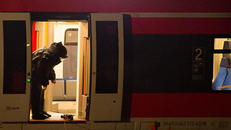 Eine schwarze Tasche in einem Regionalexpress löste am Mittwochnachmittag einen Polizeieinsatz aus. Foto: Tobias Köpplinger