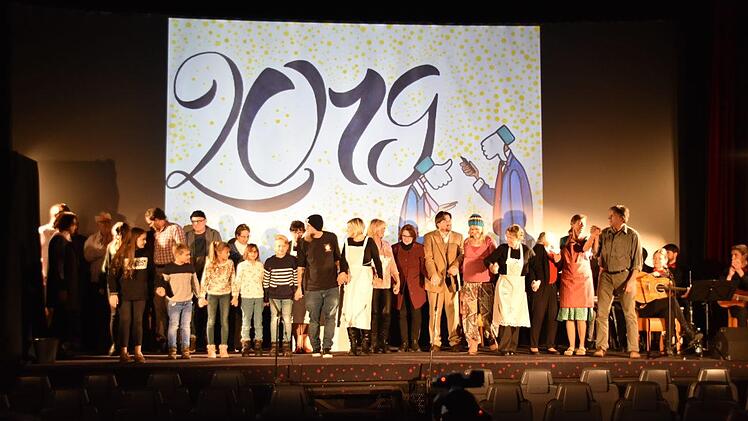 Theater im Kino mit großer Mannschaft
