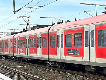 Strecke Lauf - Hartmannshof: Notarzteinsatz am Gleis