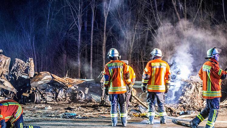 Bei einem Unfall auf der kamen in der Nacht von Mittwoch auf Donnerstag zwei Menschen ums Leben. Foto: dpa/Kohls/SDMG