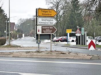 Mit einem Kostenvolumen von rund einer halben Million Euro wird die Wasserversorgung in der Markgrafenstraße erneuert. Betroffen ist der Bereich der Abzweigung an der B 303 bis zum Anwesen Kluwe.  Foto: Reißaus