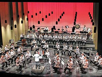 Das Orchester des Heeresmusikkorps Veitshöchheim bietet ein breites Repertoire, neben traditionellen Militärmärschen, klassischen Ouvertüren, Big Band Arrangements, Welthits, Filmmusik und aktuelle Songs.  Foto: pr