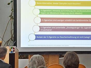 Ein interessantes Thema hatte sich Professor Dr. med. Sebastian Kerber vorgenommen. "Ich rauche nicht, ich dampfe nur - geht die E-Zigarette nicht aufs Herz?"  Foto: Hanns Friedrich