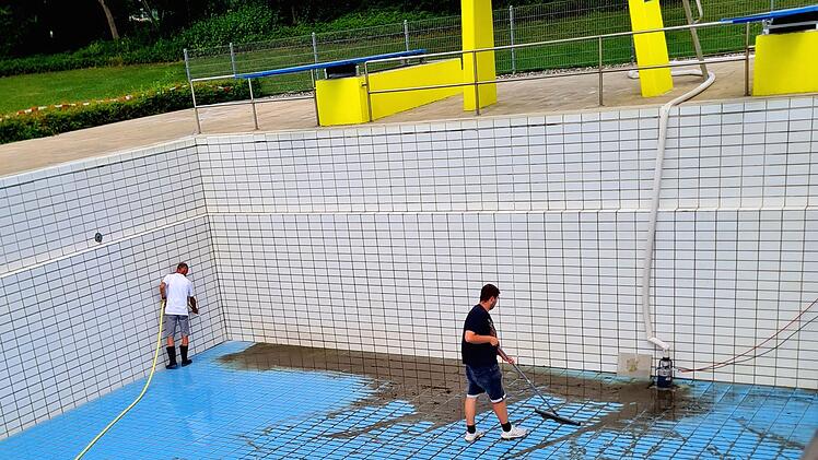 Stadtsteinach: Starkregen führt zu Freibad-Zwangspause - stundenlanger Feuerwehreinsatz