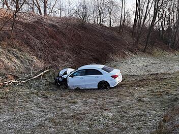 Kurioser Vorfall auf A3 bei Nürnberg: Fahrer flüchtet nach Unfall zu Fuß