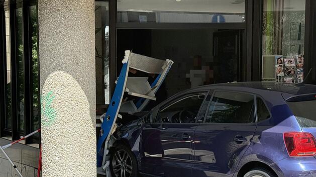 Seniorin (84) rast in N&uuml;rnberger B&uuml;rogeb&auml;ude - und erfasst einen Passanten
