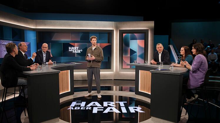 "Was tun gegen die steigenden Preise?" Louis Klamroth suchte nach Antworten - auf dem Parkplatz vorm Discounter, im Supermarkt und im TV-Studio.
