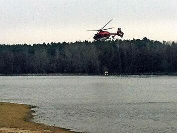 Der Hubschrauber half bei der Suche des vermissten Jungen am Dechsendorfer Weiher.