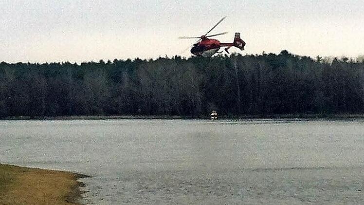 Der Hubschrauber half bei der Suche des vermissten Jungen am Dechsendorfer Weiher.