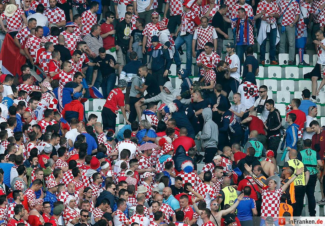 Schwere Fanausschreitungen bei EM-Spiel zwischen Kroatien und Tschechien
