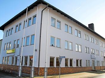 In das großen Gebäude in der Landwehrstraße soll wieder Leben einziehen.  Foto: Gerda Völk