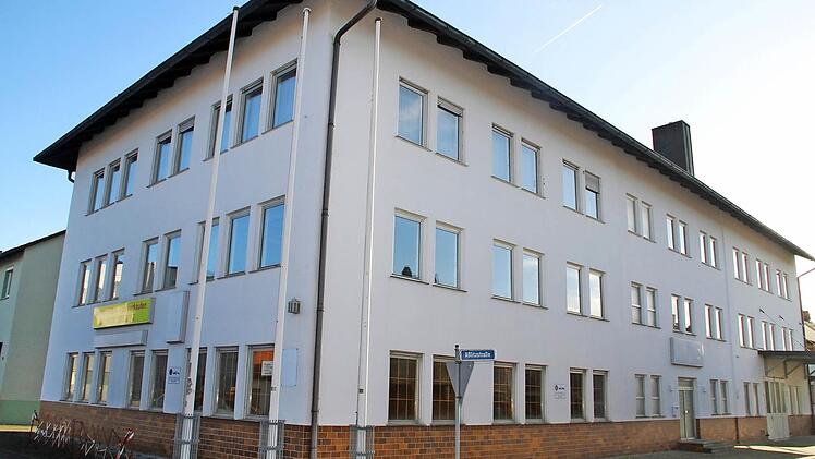 In das großen Gebäude in der Landwehrstraße soll wieder Leben einziehen.  Foto: Gerda Völk