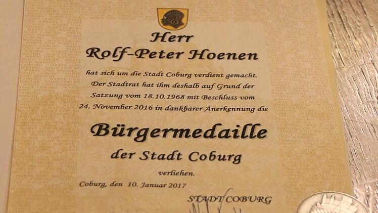 Urkunde mit Medaille.