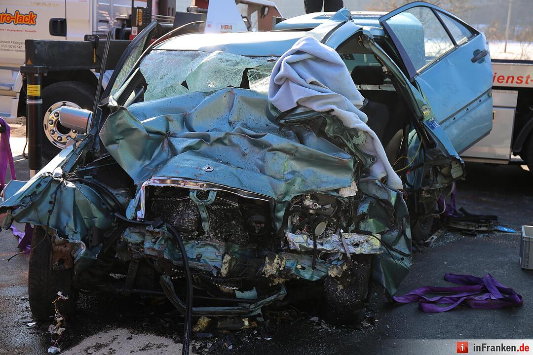 Schwerer Unfall in Kulmbach: Zwei Menschen sterben, ein Mensch wird schwer verletzt