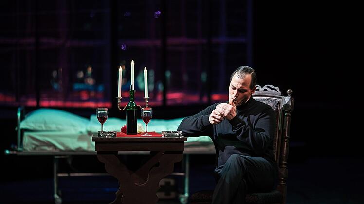 "Masse Mensch Macht": Stephan Kaluzas Schauspiel "30 Keller" feierte Premiere am Landestheater Coburg.Foto: Sebastian Buff