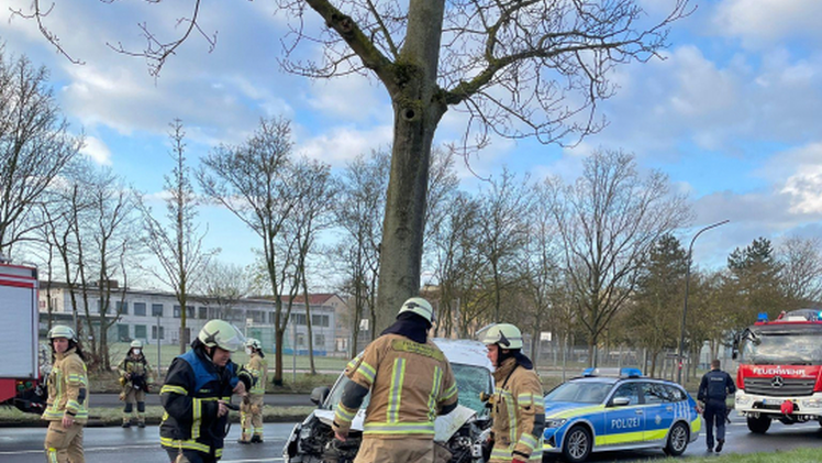 Unfall in Bamberg: Aufmerksamer Autofahrer alarmiert Rettungskräfte
