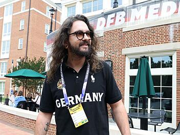 Tom Kaulitz Tom Kaulitz war während der Fußballweltmeisterschaft der Männer als "Praktikant" für Magenta TV tätig - das Team wurde nun beim Deutschen Fernsehpreis ausgezeichnet.