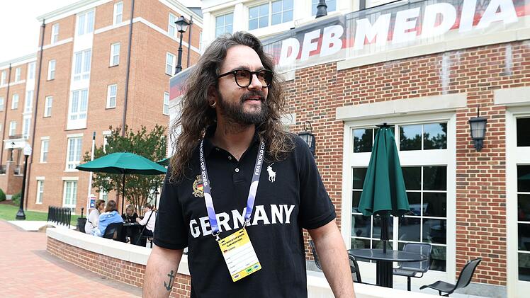 Tom Kaulitz war w&auml;hrend der Fu&szlig;ballweltmeisterschaft der M&auml;nner als "Praktikant" f&uuml;r Magenta TV t&auml;tig - das Team wurde nun beim Deutschen Fernsehpreis ausgezeichnet.