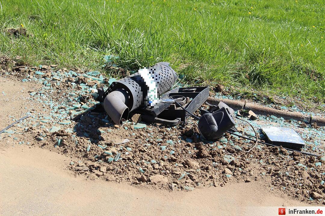 Traktor überschlägt sich bei Lankendorf - Fahrer schwer verletzt