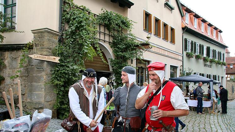 Drei mittelalterliche Gesellen Foto: Bettina Knauth