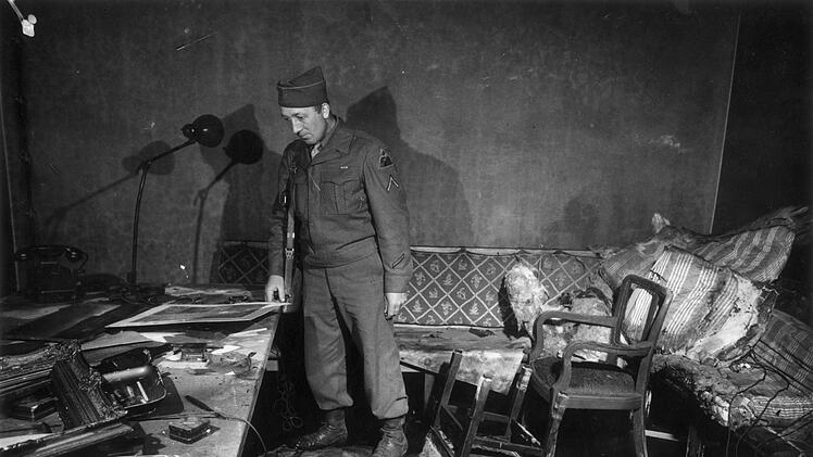 Nach Kriegsende besichtigten amerikanische und sowjetische Soldaten den Bunker.