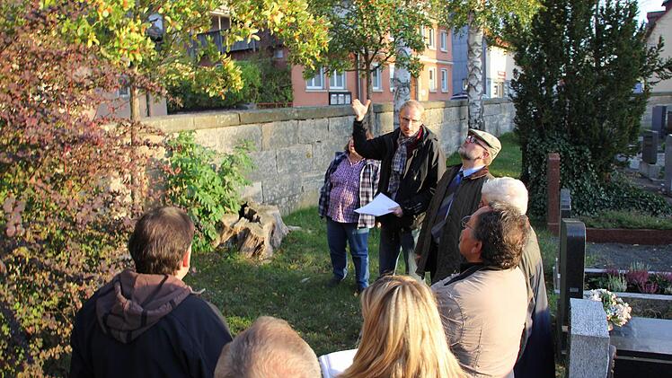 Der Apfeldorn wird künftig das Bild an der Ostseite des Friedhofes bestimmen.