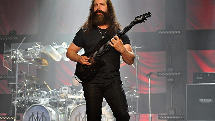 John Petrucci nutzt Mesa Boogie-Verstärker und eine sensationelle Fingerfertigkeit.Foto: Helmut Ölschlegel