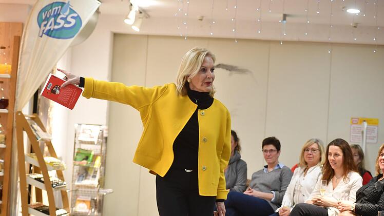 Gaby Hauptmann bei ihrer Lesung Foto: Ronald Rinklef