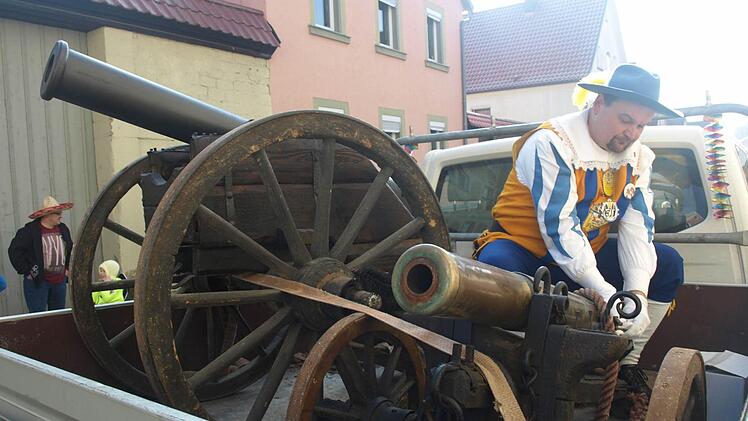 Schwere Geschütze fuhr der Kanonier des FCSH auf. Fotos: Stefan Geiger
