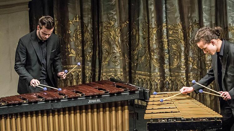 Philipp Mohr (Marimbafon, links) und Leonard Reißenweber am VibrafonFoto: Jochen Berger