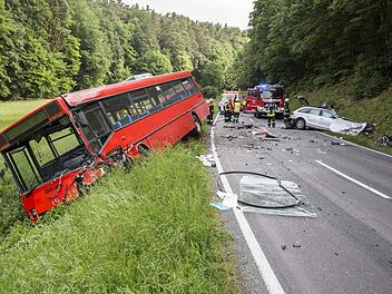 Auf einer Waldstrecke zwischen Eltmann und Trossenfurt passierte der schwere Unfall mit dem Bus und dem Audi.  Foto: Ren&eacute; Ruprecht
