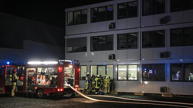 Ein Feuerwehreinsatz am Montagabend bei Concept Laser hatte eine kleine Ursache: Ein defektes Notebook löste einen Großeinsatz aus. Foto: News 5