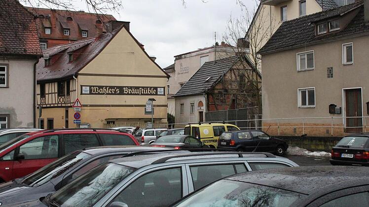 Der Wahlerbräuparkplatz bleibt den Autofahrern vorerst erhalten. Foto: Mäuser