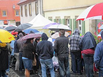 Schade: Heftige Regenschauer störten wiederholt den Ablauf des Erlebnismarktes. Fotos: Gerold Snater