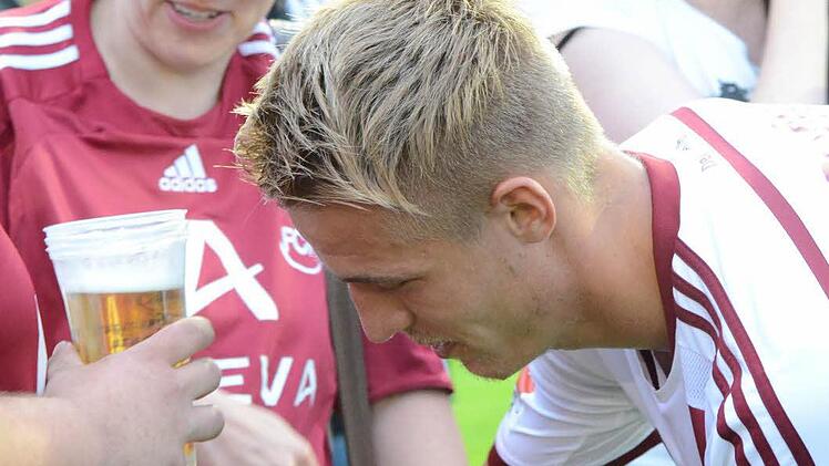 Impressionen vom Spiel des 1. FC Nürnberg (weiße Trikots) gegen die Würzburger Kickers (2:2). Foto: Jürgen Schmitt