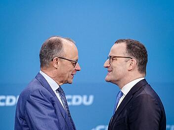 Kanzler Friedrich Merz und Jens Spahn. (Archivbild)
