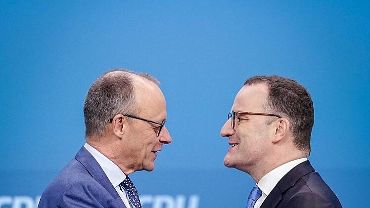 Kanzler Friedrich Merz und Jens Spahn. (Archivbild)