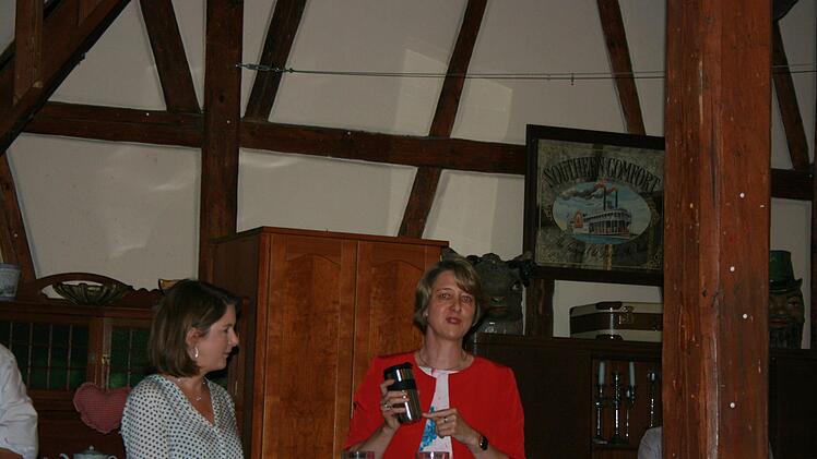 Schon seit Jahren vermeidet   Anja Weisgerber den typischen Plastik- "Coffee to go-Becher" und setzt statt dessen auf Mehrwegnutzung.Maria Löffler