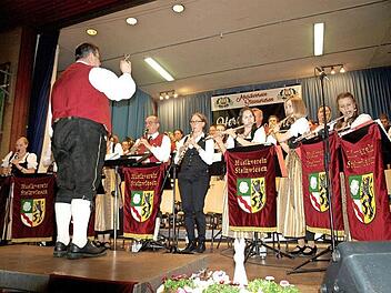 Voll konzentriert sind die Musiker des Musikvereins Steinwiesen beim Osterkonzert. Foto: Susanne Deuerling/Archiv