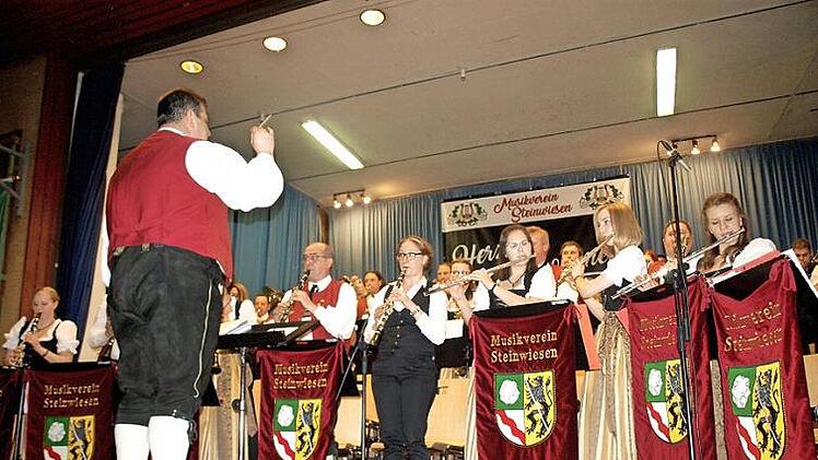 Voll konzentriert sind die Musiker des Musikvereins Steinwiesen beim Osterkonzert. Foto: Susanne Deuerling/Archiv