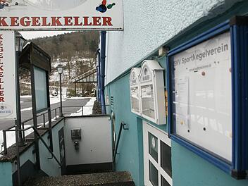 Verwaist liegt das Domizil der Bad Brückenauer Sportkegler an der Sinnflut - nicht wegen Sanierung der Therme, sondern wegen Corona. Die Suche nach einer neuen Heimat für den SKV gestaltet sich weiter schwierig.  Foto: Steffen Standke