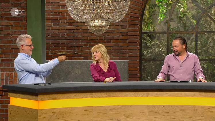 Jan Cizek (links) einigte sich mit dem Verk&auml;ufer auf 350 Euro.