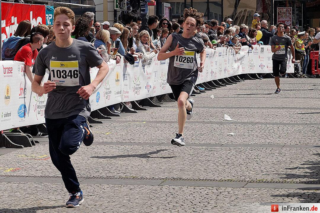 Weltkulturerbelauf 2017 in Bamberg: Der Zieleinlauf am Maxplatz
