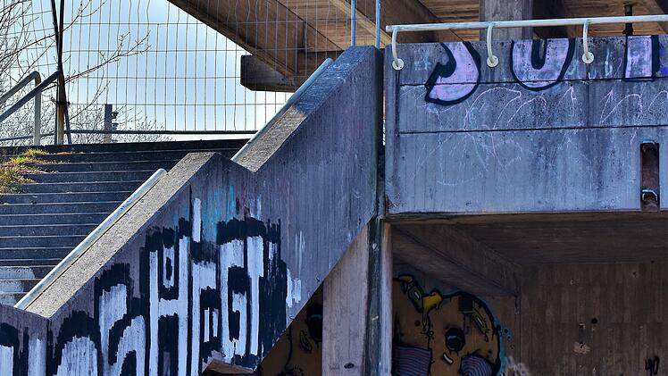 Bamberg: Buben beim Graffiti-Sprayen ertappt - "Schaden von &uuml;ber 5000 Euro"