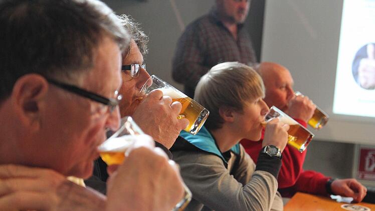 Fünf verschiedene Biersorten durften die Teilnehmer verkosten.