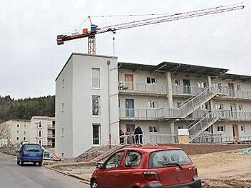 In Wüstenahorn wird fleißig gebaut: Derzeit werden in der Fröbelstraße 150 Wohnungen saniert beziehungsweise neu gebaut. Foto: S. Bastian