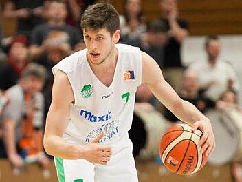 Aleksej Nikolic fliegt direkt von Athen nach Hamburg, um den Young Pikes beim Tabellenf&uuml;nften zu unterst&uuml;tzen. Foto: Kilian Schmitt