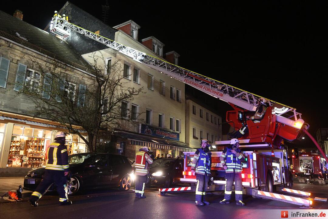Schwelbrand an Hausfassade löst Feuerwehreinsatz in Forchheim aus